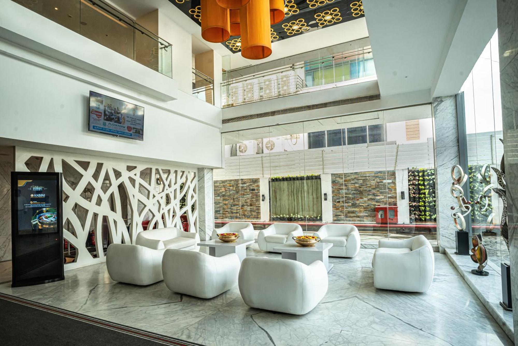 Hotel Oxina Lygon Tiruchirappalli Bagian luar foto