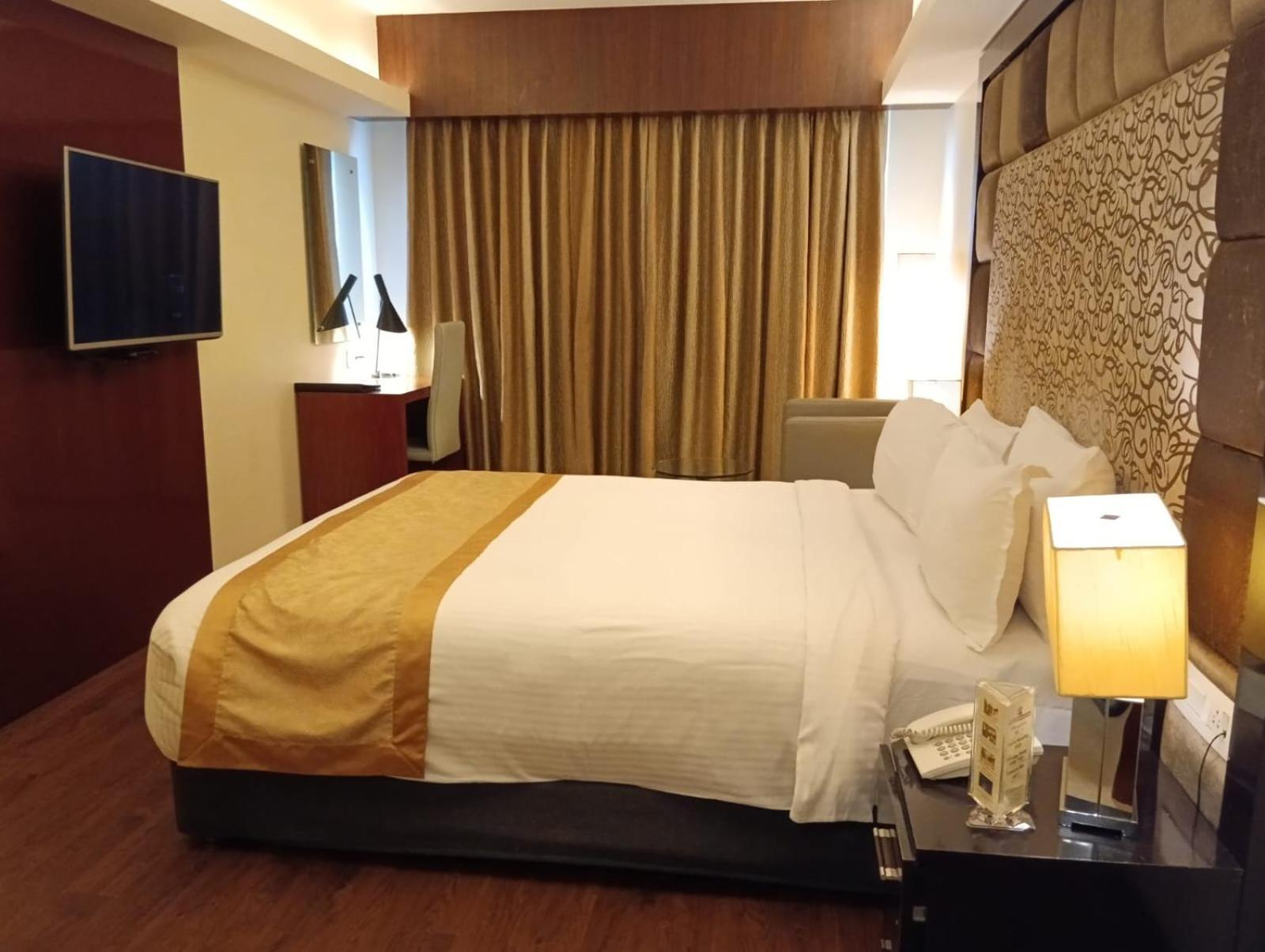 Hotel Oxina Lygon Tiruchirappalli Bagian luar foto
