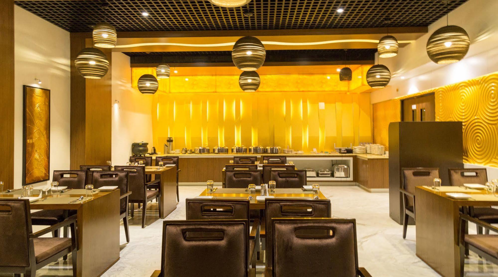 Hotel Oxina Lygon Tiruchirappalli Bagian luar foto