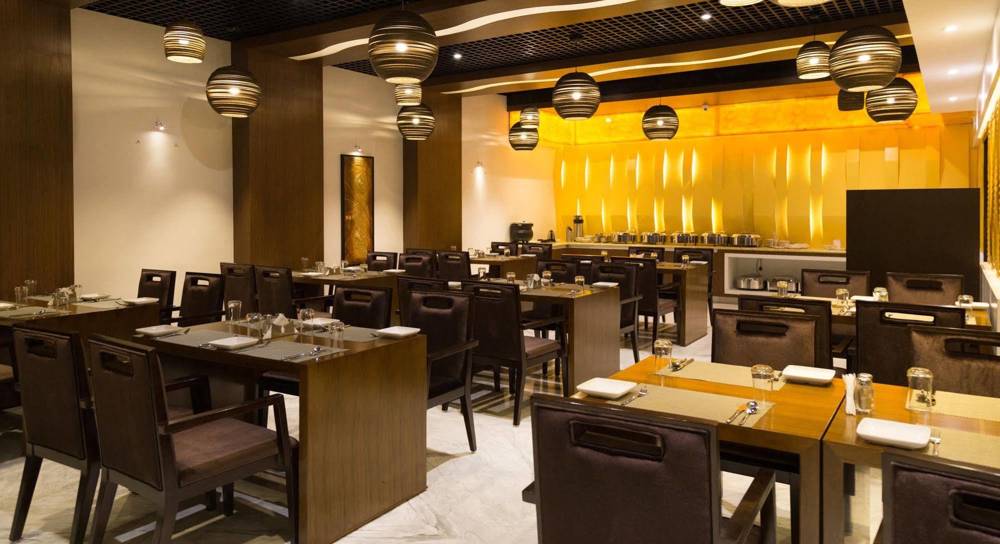 Hotel Oxina Lygon Tiruchirappalli Bagian luar foto