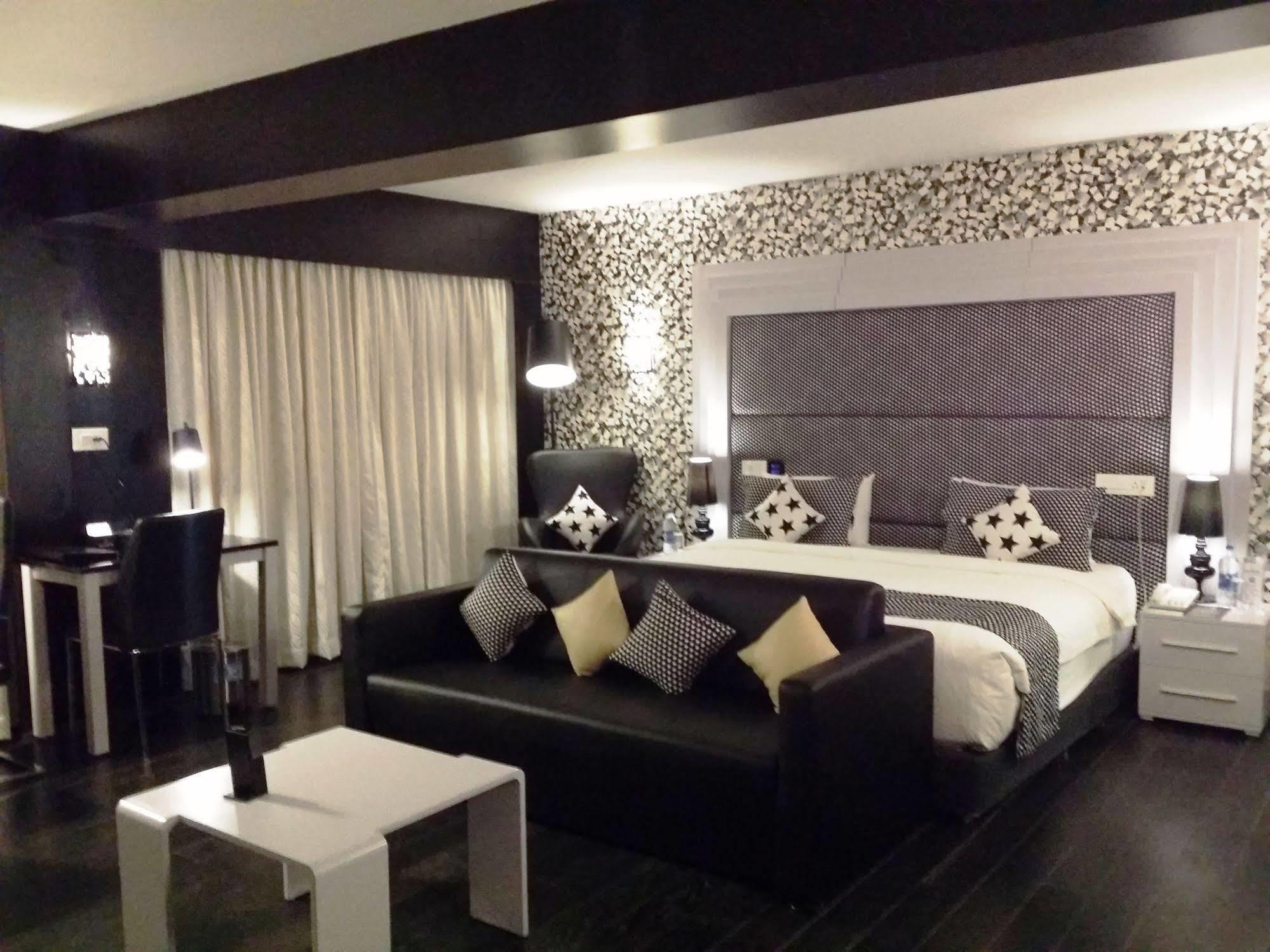 Hotel Oxina Lygon Tiruchirappalli Bagian luar foto