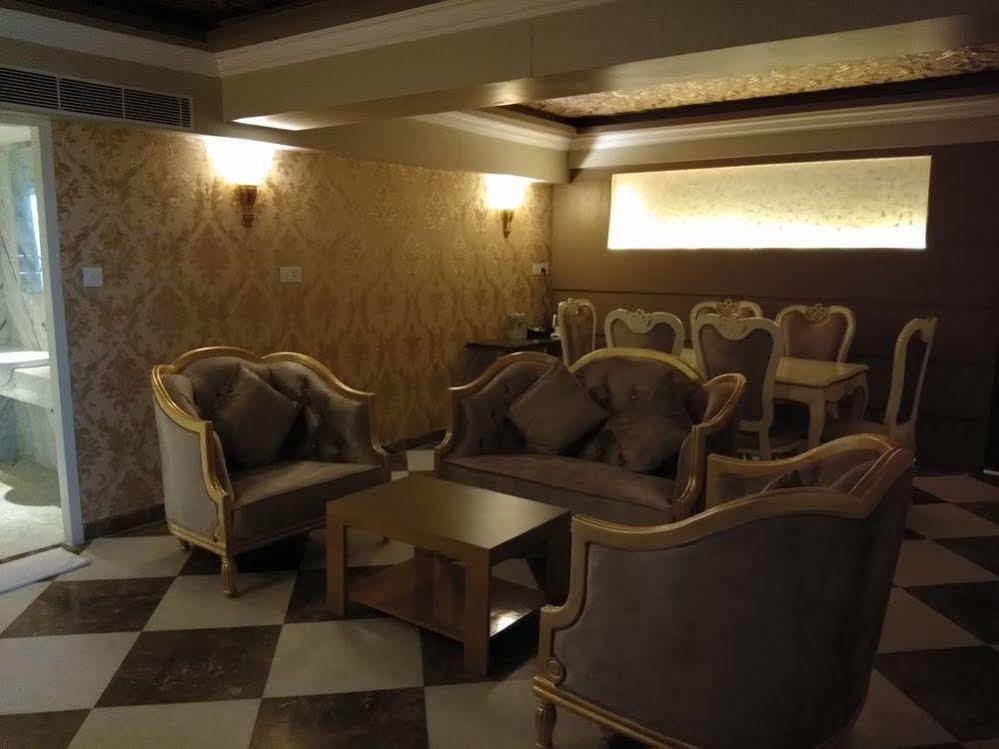Hotel Oxina Lygon Tiruchirappalli Bagian luar foto